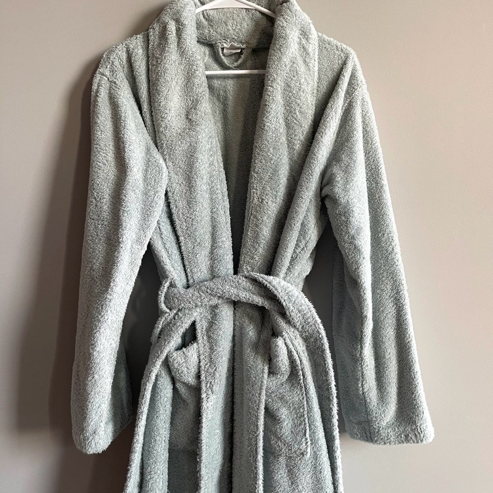 Coyuchi Soft Gray Robe - Picture 3 of 6